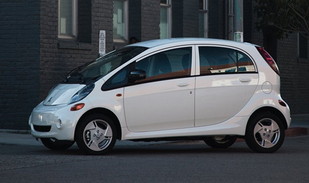    !  i-MiEV (Mitsubishi innovative Electric Vehicle)